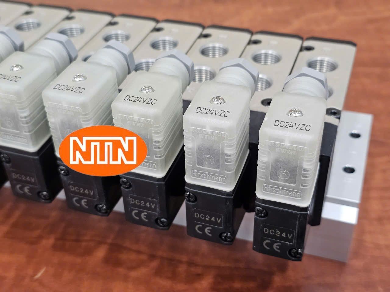 Solenoid Valve CKD M4KA410-10-LS-10-DC24V Cụm van điện từ